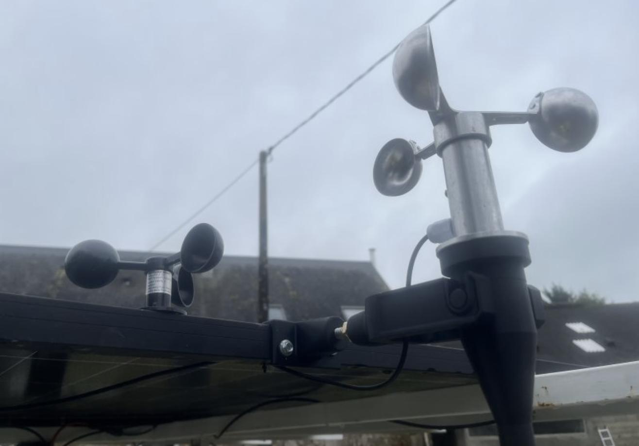 Nouvel anémomètre métallique sur son support en aluminium massif